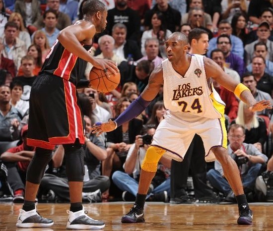 轮转防守中 轮转防守中