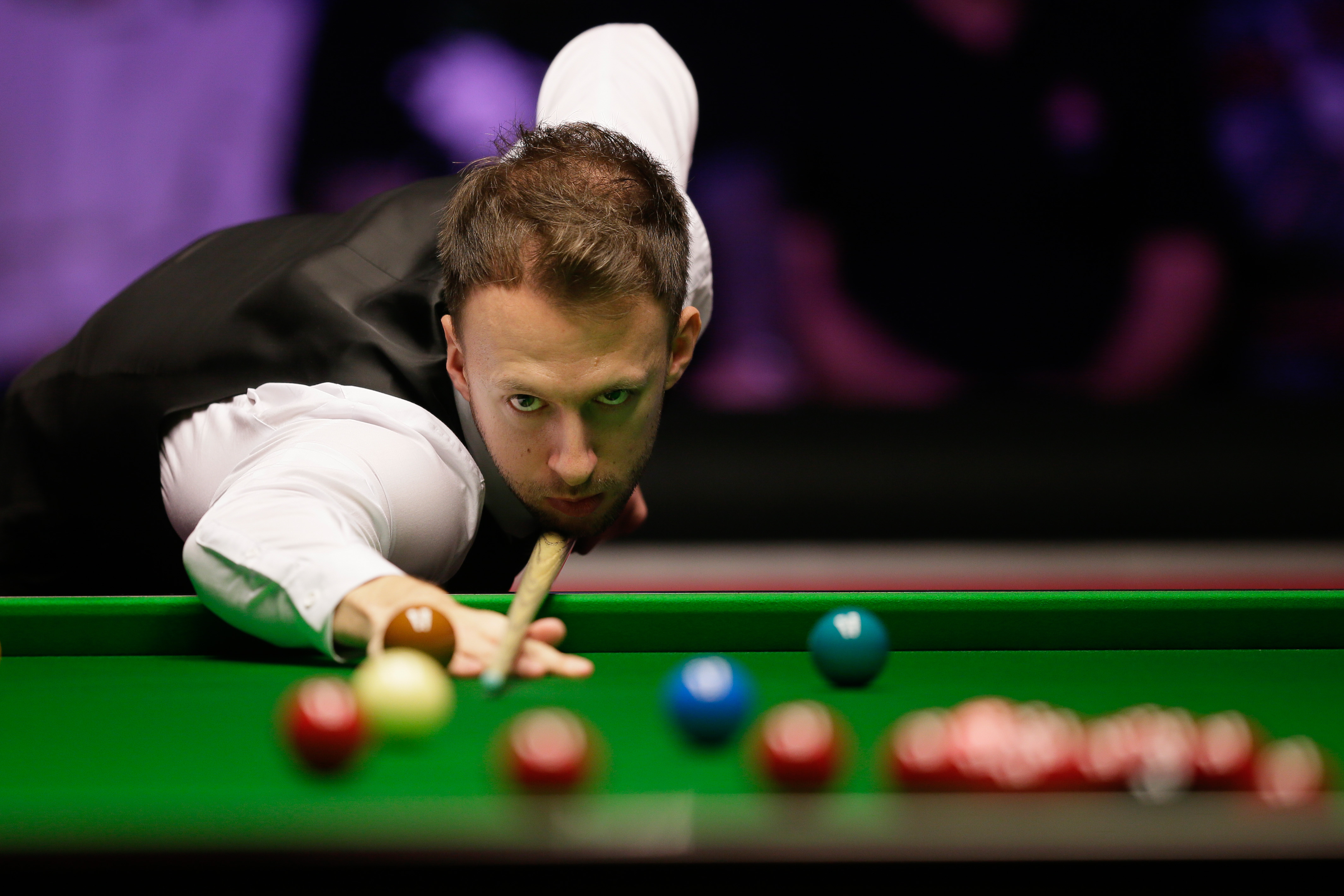 他在场上跑 他在场上跑